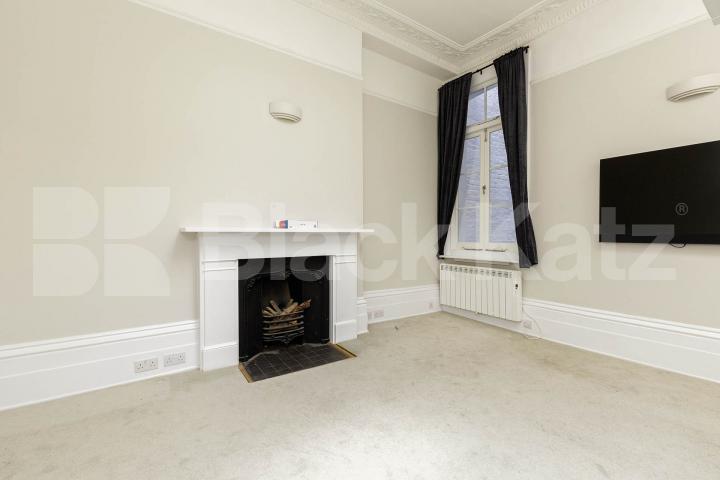 Stunning studio with a mezzanine level sleeping area mins to tube and hyde park Inverness Street, Hyde Park / Bayswater